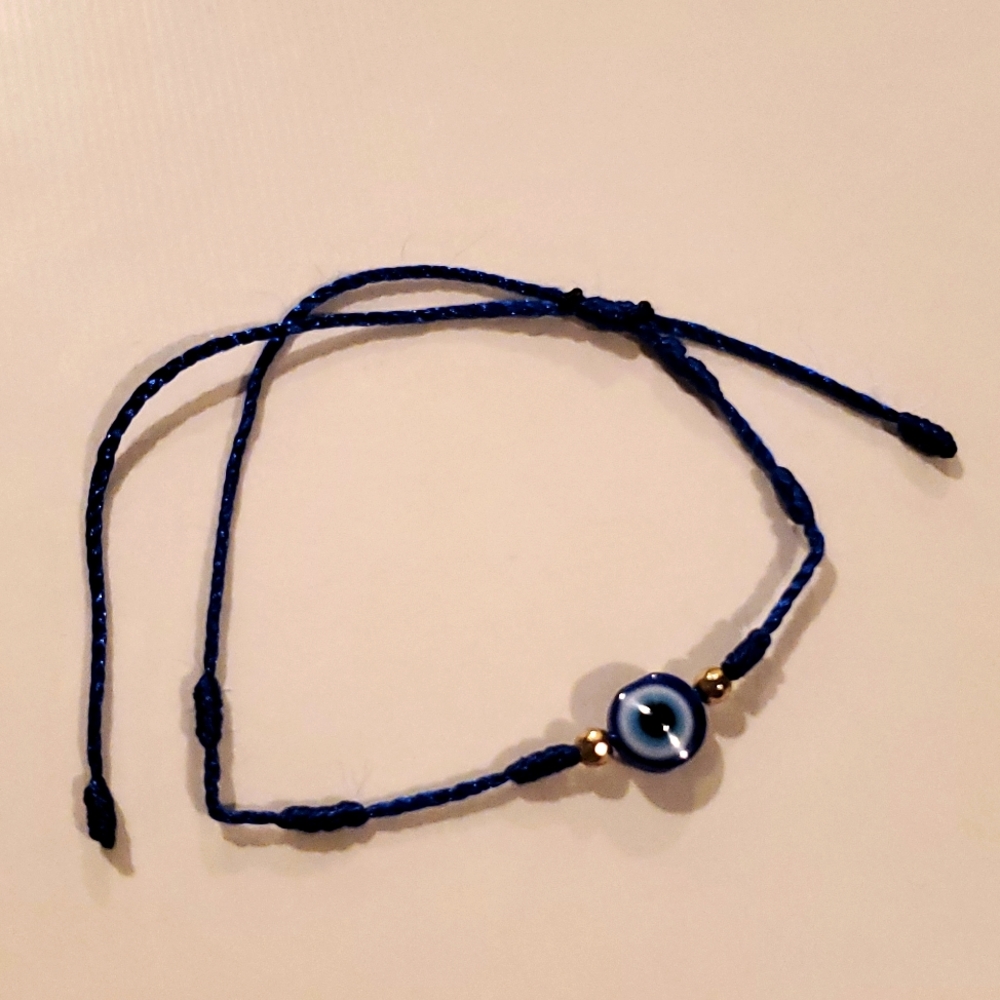 Evil eye bracelet with blue string